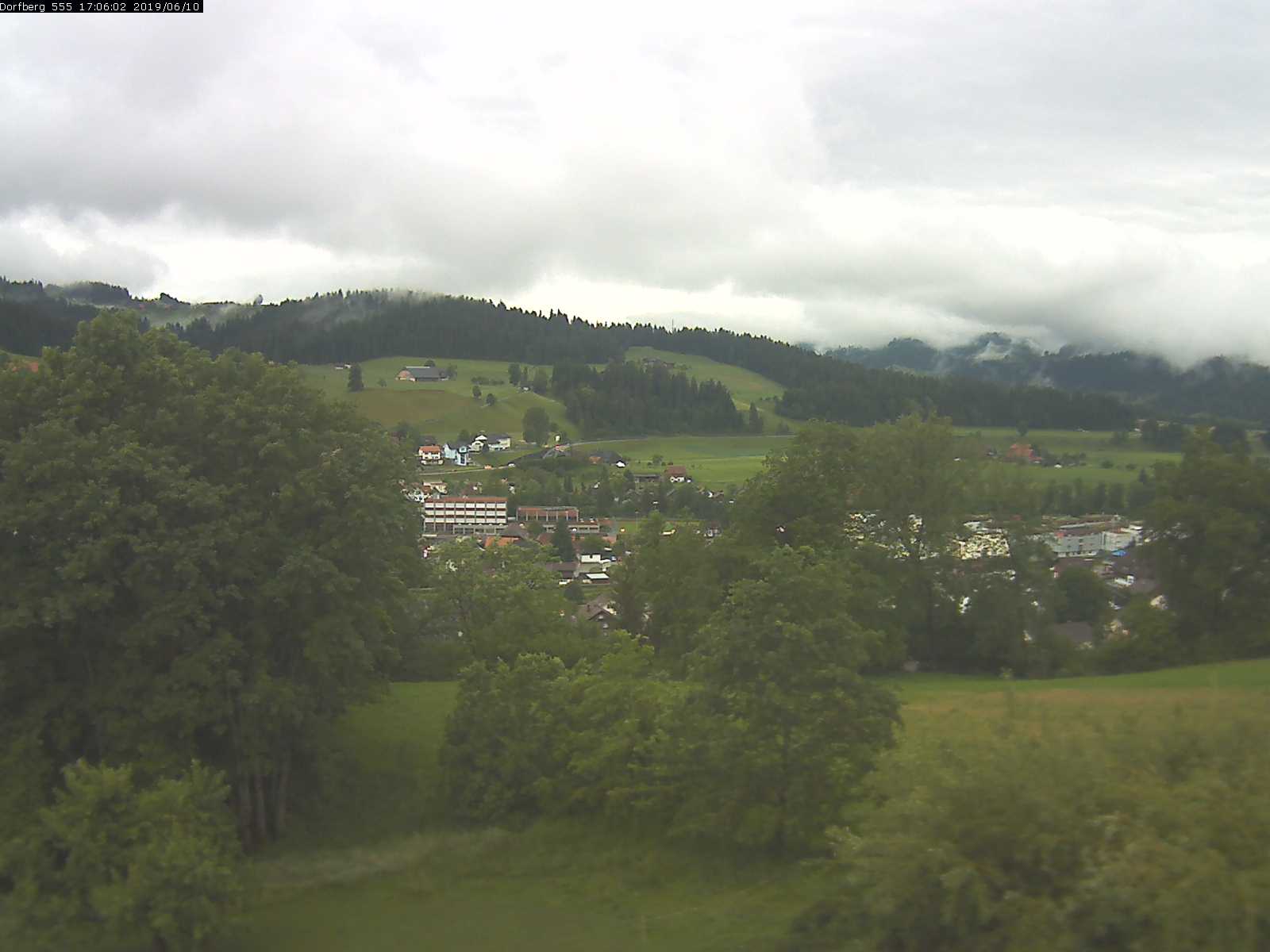 Webcam-Bild: Aussicht vom Dorfberg in Langnau 20190610-170601
