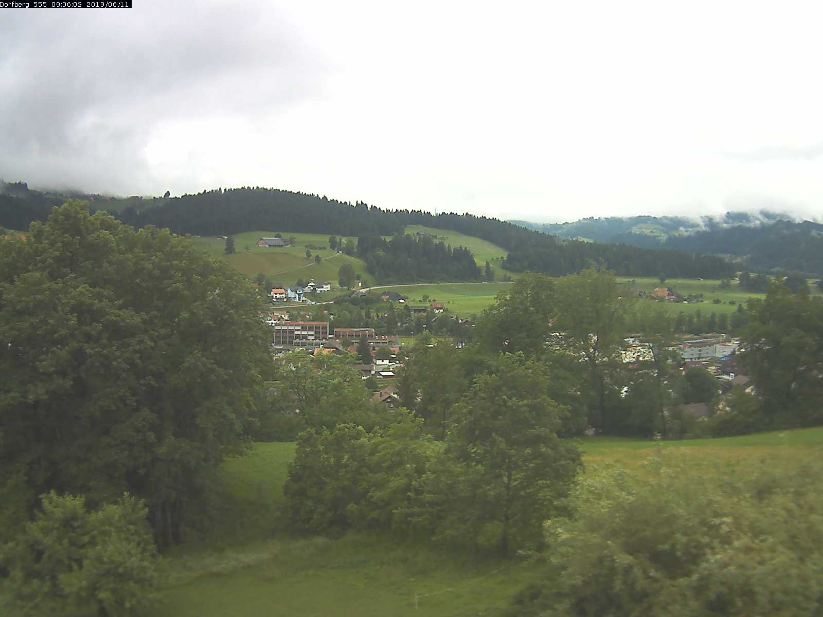 Webcam-Bild: Aussicht vom Dorfberg in Langnau 20190611-090601