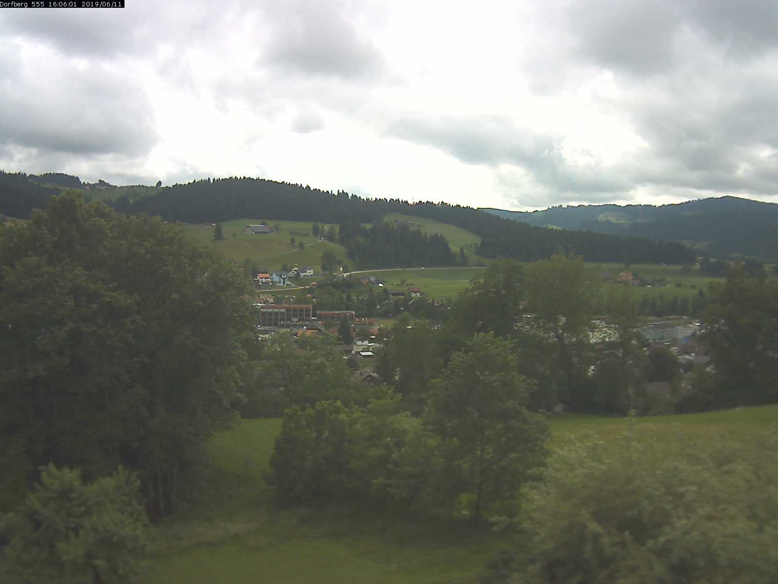 Webcam-Bild: Aussicht vom Dorfberg in Langnau 20190611-160601
