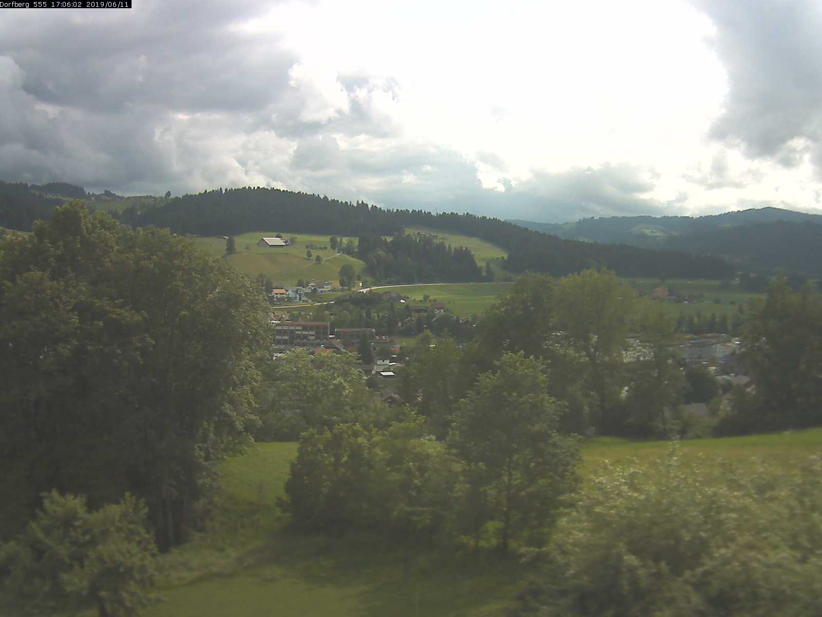 Webcam-Bild: Aussicht vom Dorfberg in Langnau 20190611-170601