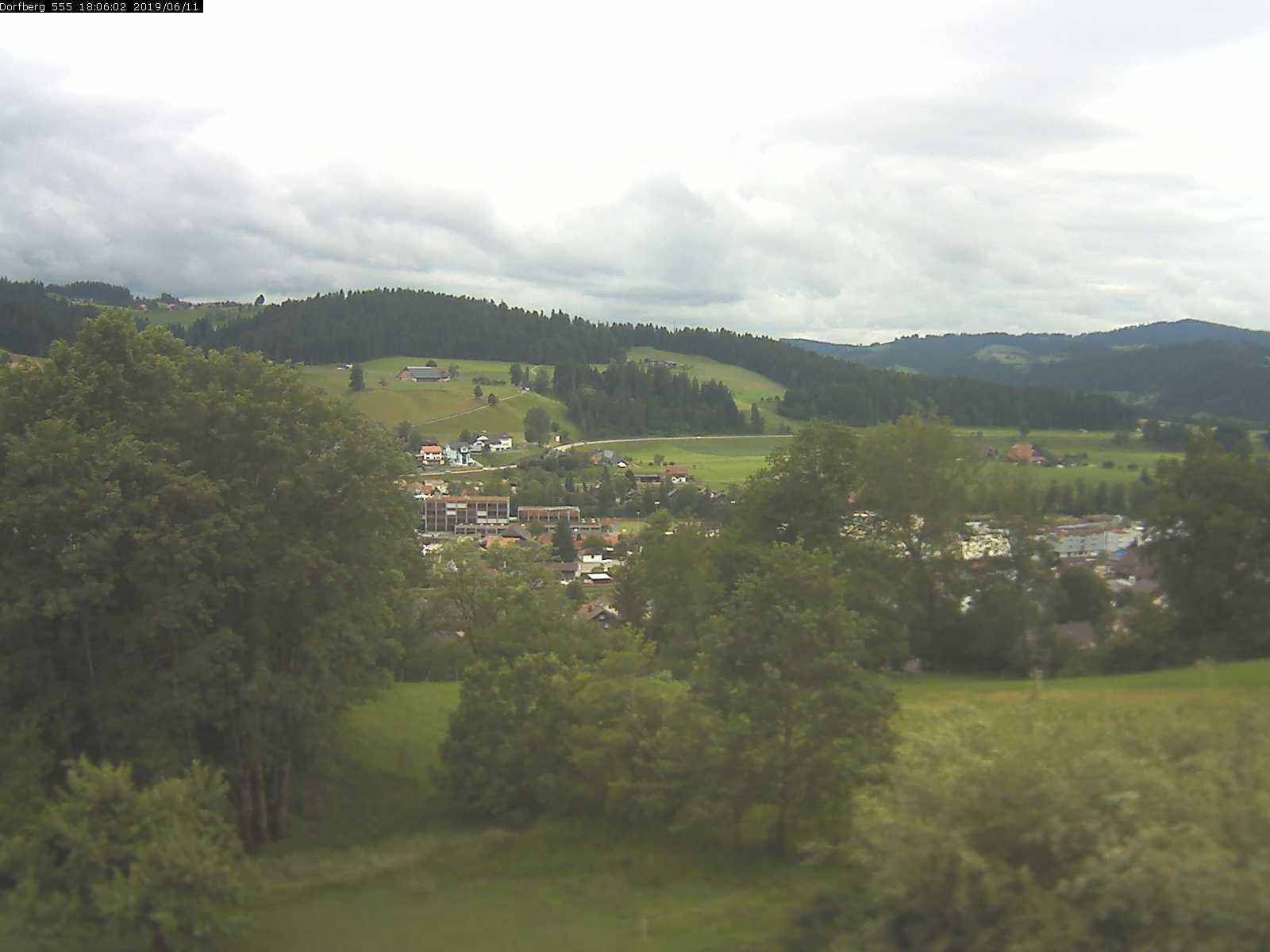 Webcam-Bild: Aussicht vom Dorfberg in Langnau 20190611-180602