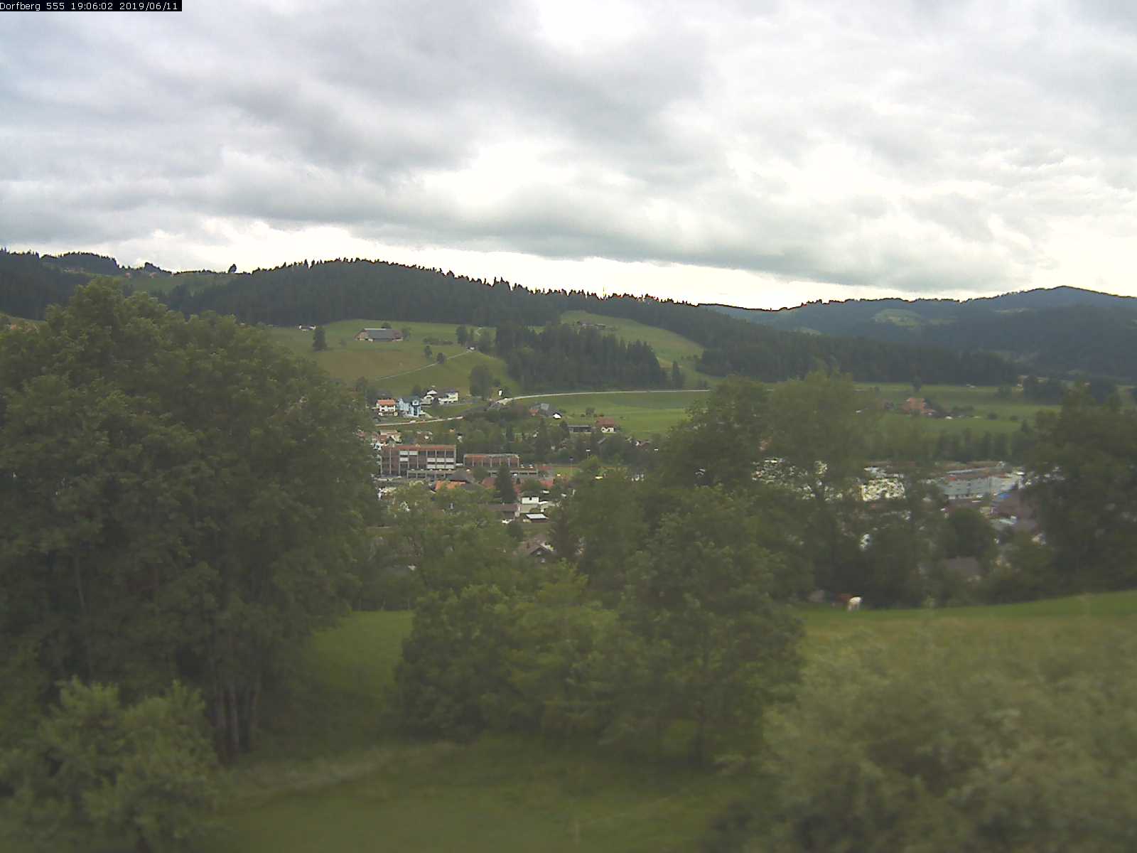Webcam-Bild: Aussicht vom Dorfberg in Langnau 20190611-190601