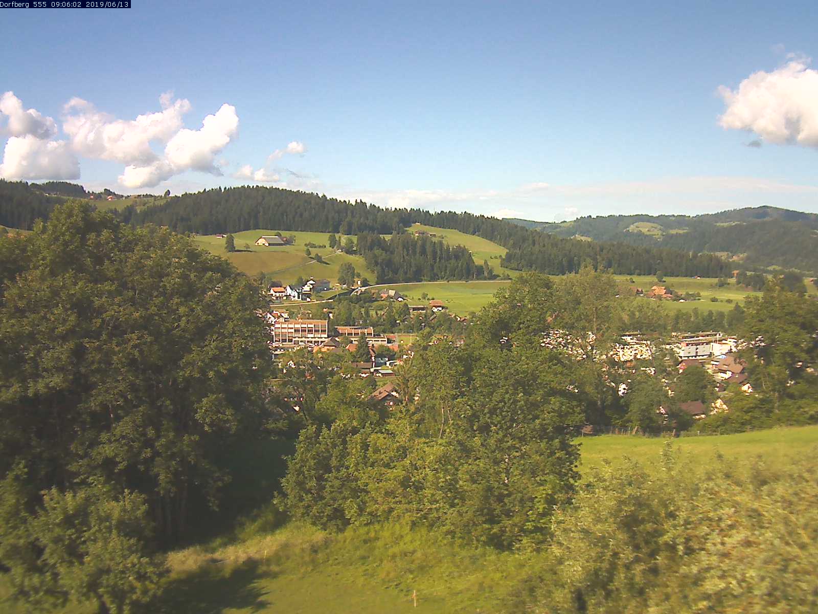 Webcam-Bild: Aussicht vom Dorfberg in Langnau 20190613-090601