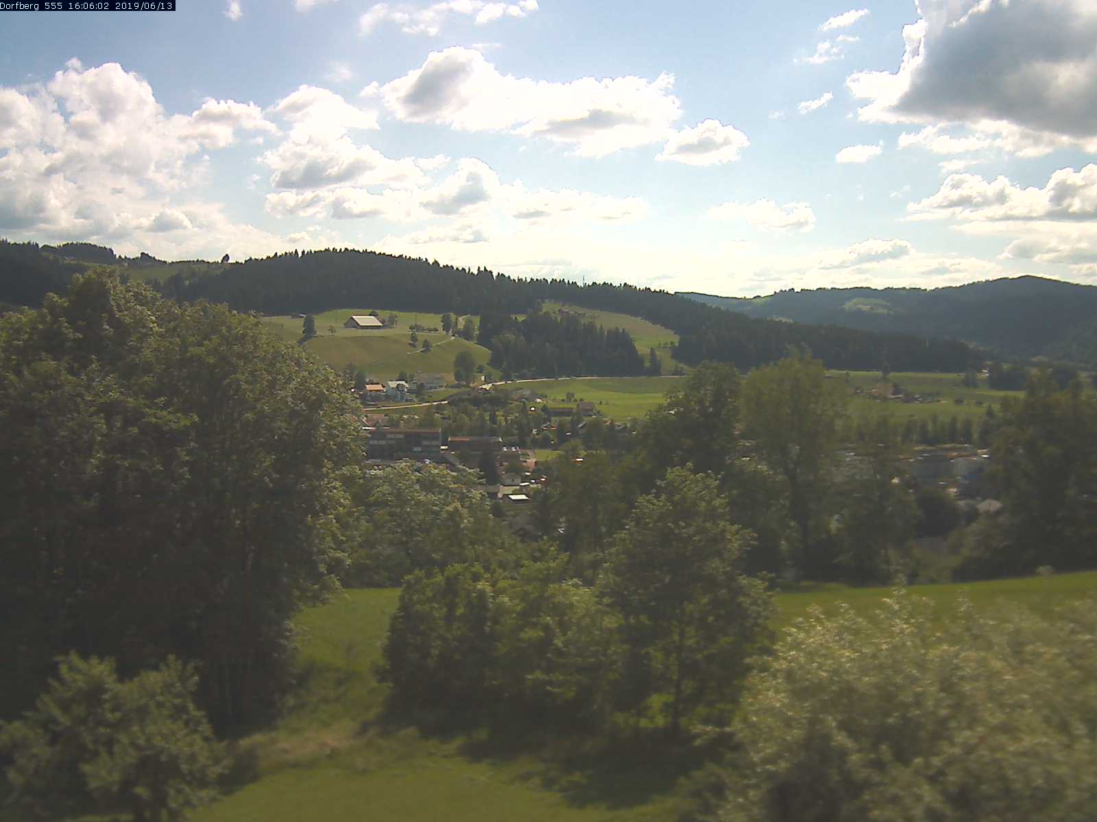 Webcam-Bild: Aussicht vom Dorfberg in Langnau 20190613-160601