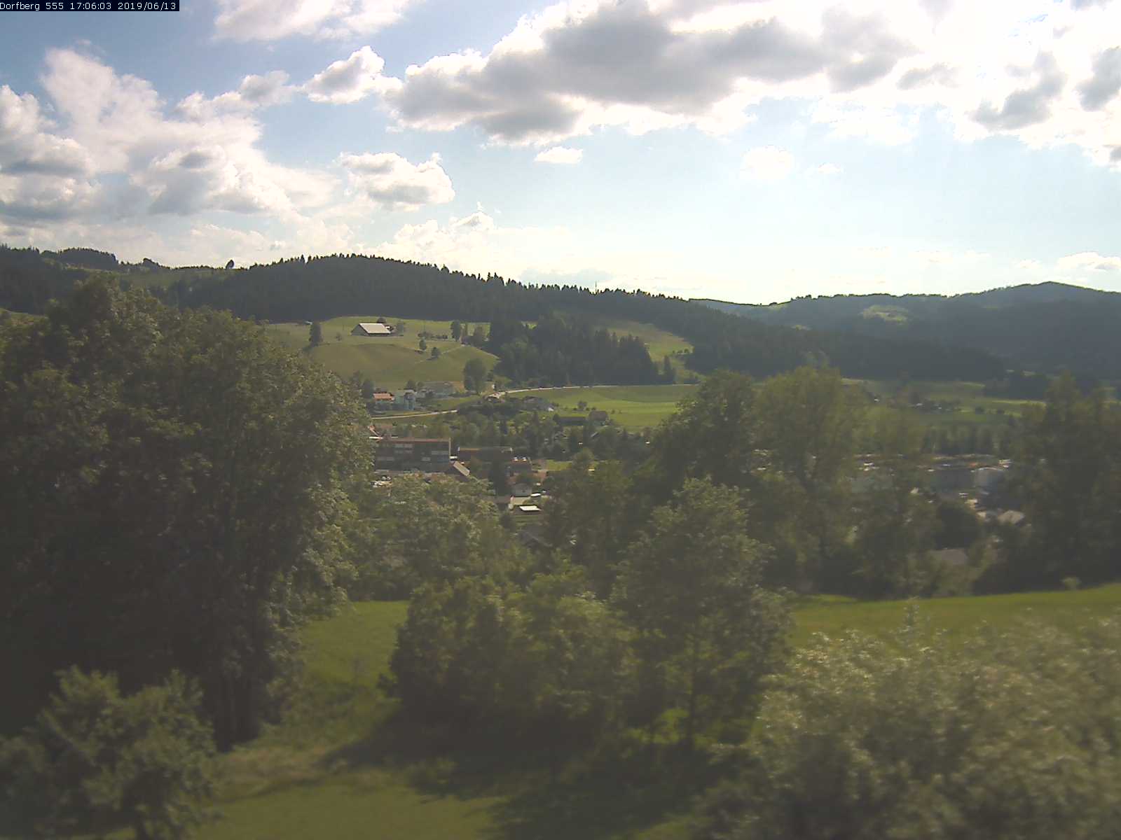 Webcam-Bild: Aussicht vom Dorfberg in Langnau 20190613-170601