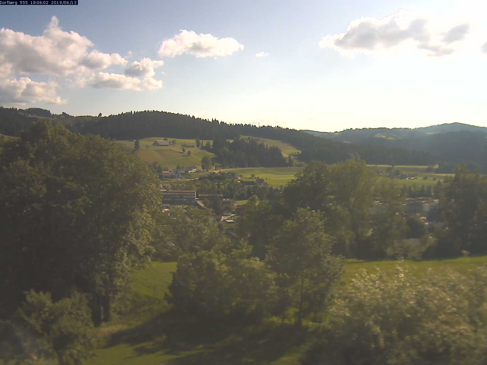 Webcam-Bild: Aussicht vom Dorfberg in Langnau 20190613-180601
