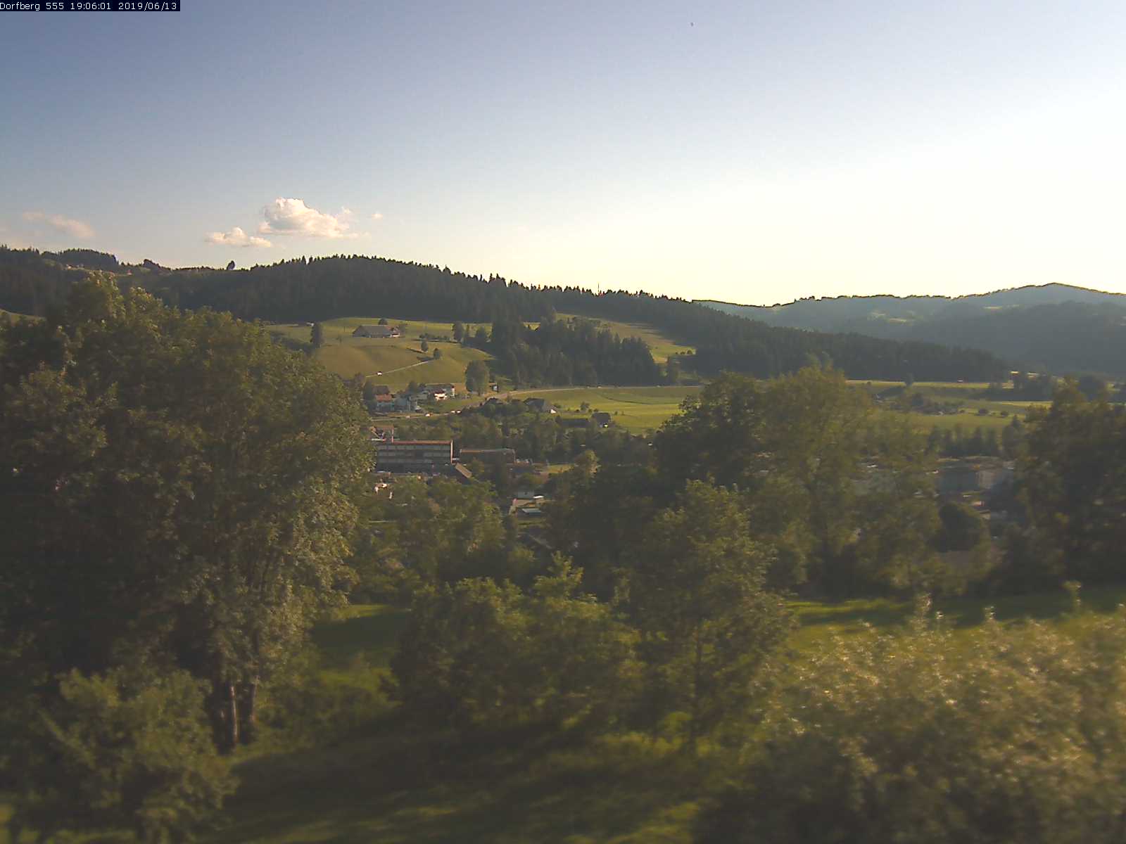 Webcam-Bild: Aussicht vom Dorfberg in Langnau 20190613-190601
