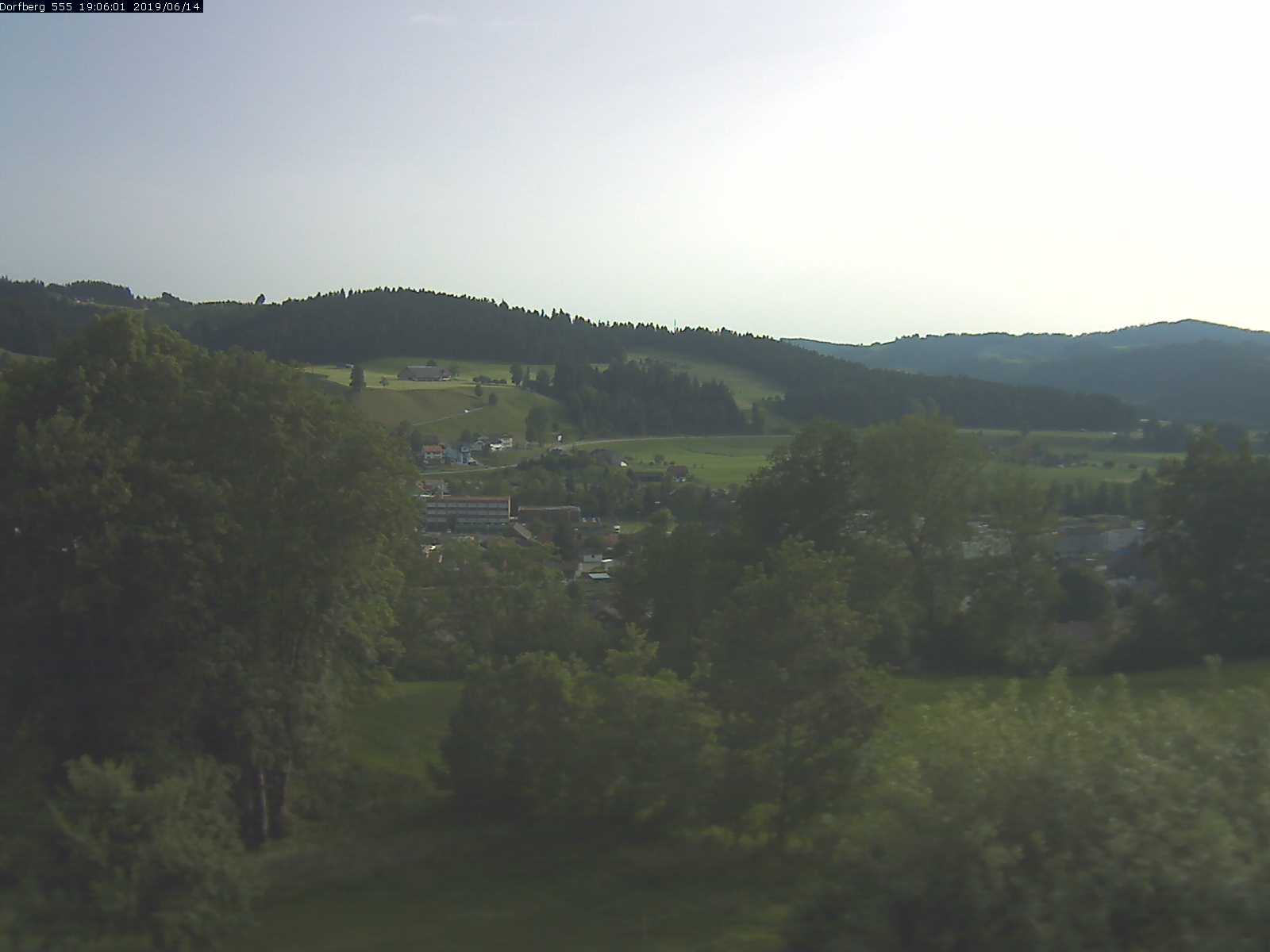 Webcam-Bild: Aussicht vom Dorfberg in Langnau 20190614-190601