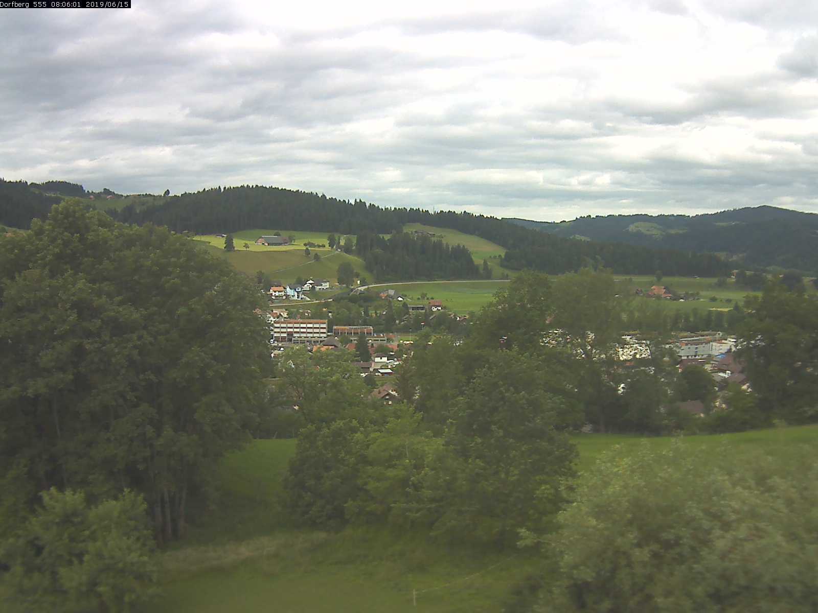 Webcam-Bild: Aussicht vom Dorfberg in Langnau 20190615-080601