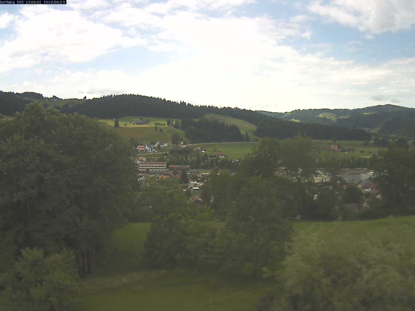 Webcam-Bild: Aussicht vom Dorfberg in Langnau 20190615-120601