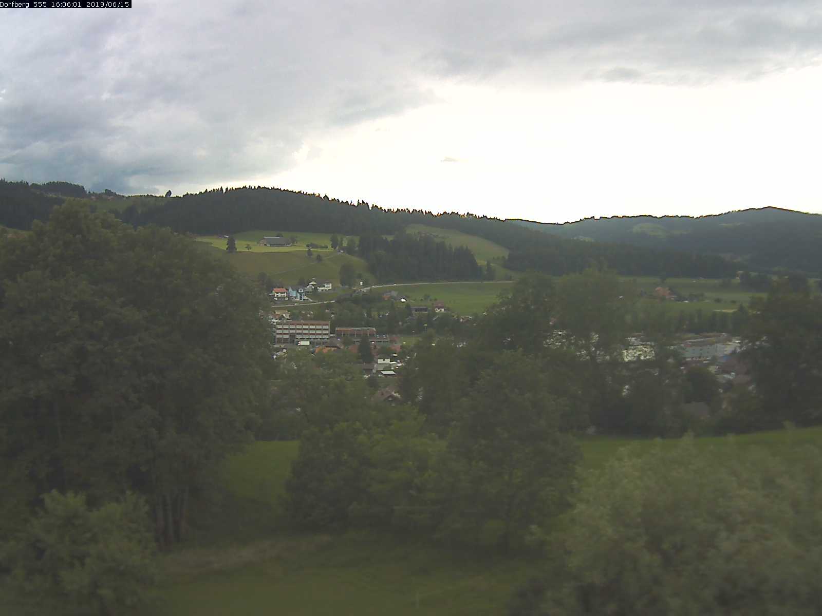 Webcam-Bild: Aussicht vom Dorfberg in Langnau 20190615-160601