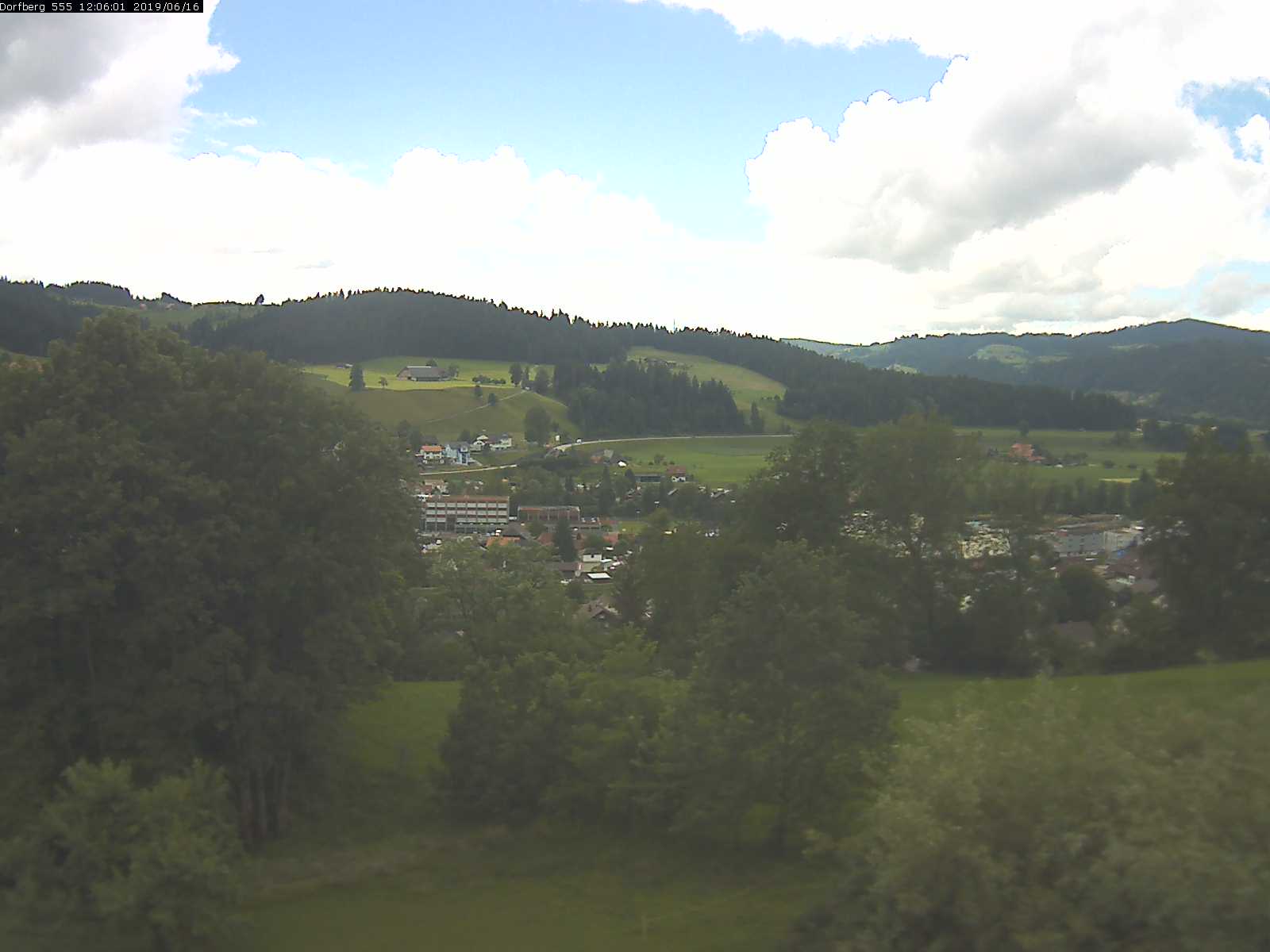 Webcam-Bild: Aussicht vom Dorfberg in Langnau 20190616-120601