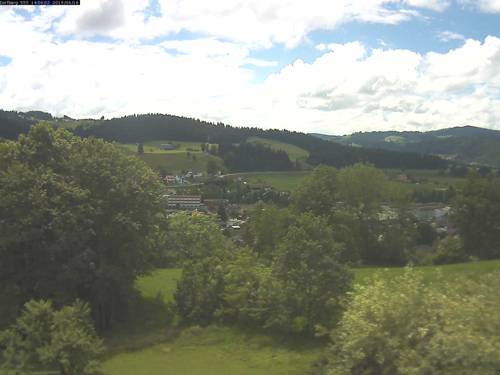 Webcam-Bild: Aussicht vom Dorfberg in Langnau 20190616-140601
