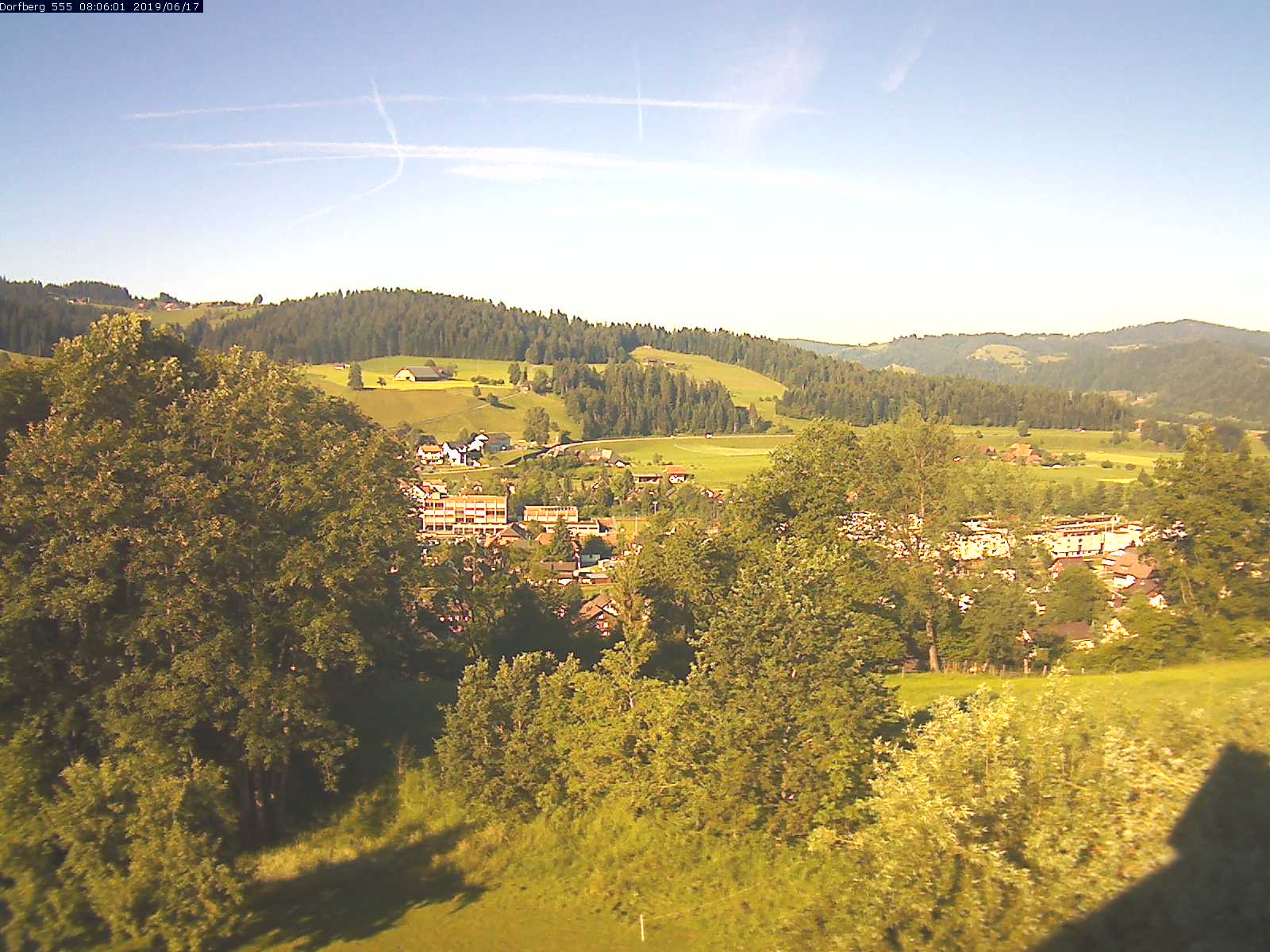 Webcam-Bild: Aussicht vom Dorfberg in Langnau 20190617-080601