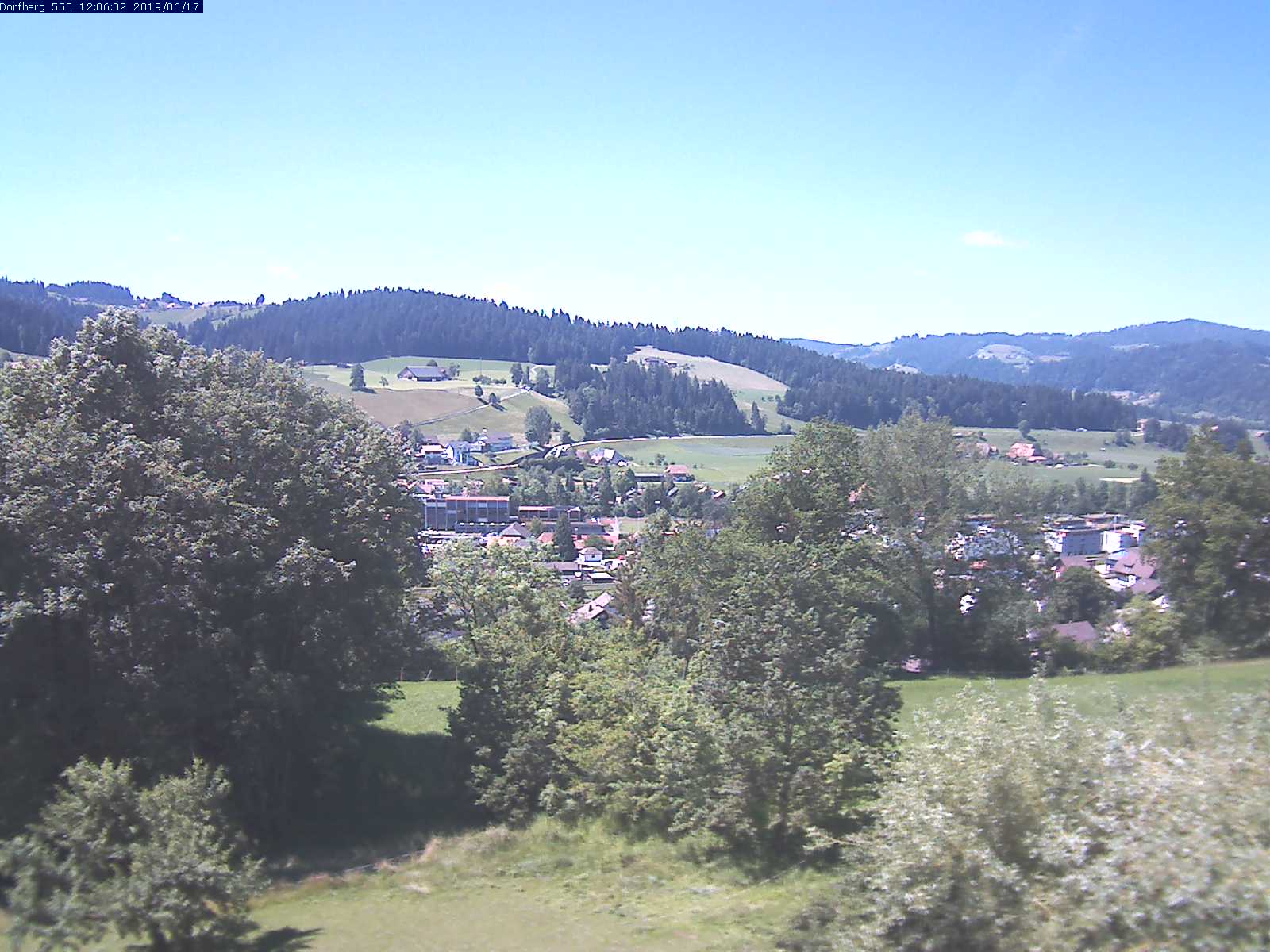 Webcam-Bild: Aussicht vom Dorfberg in Langnau 20190617-120601