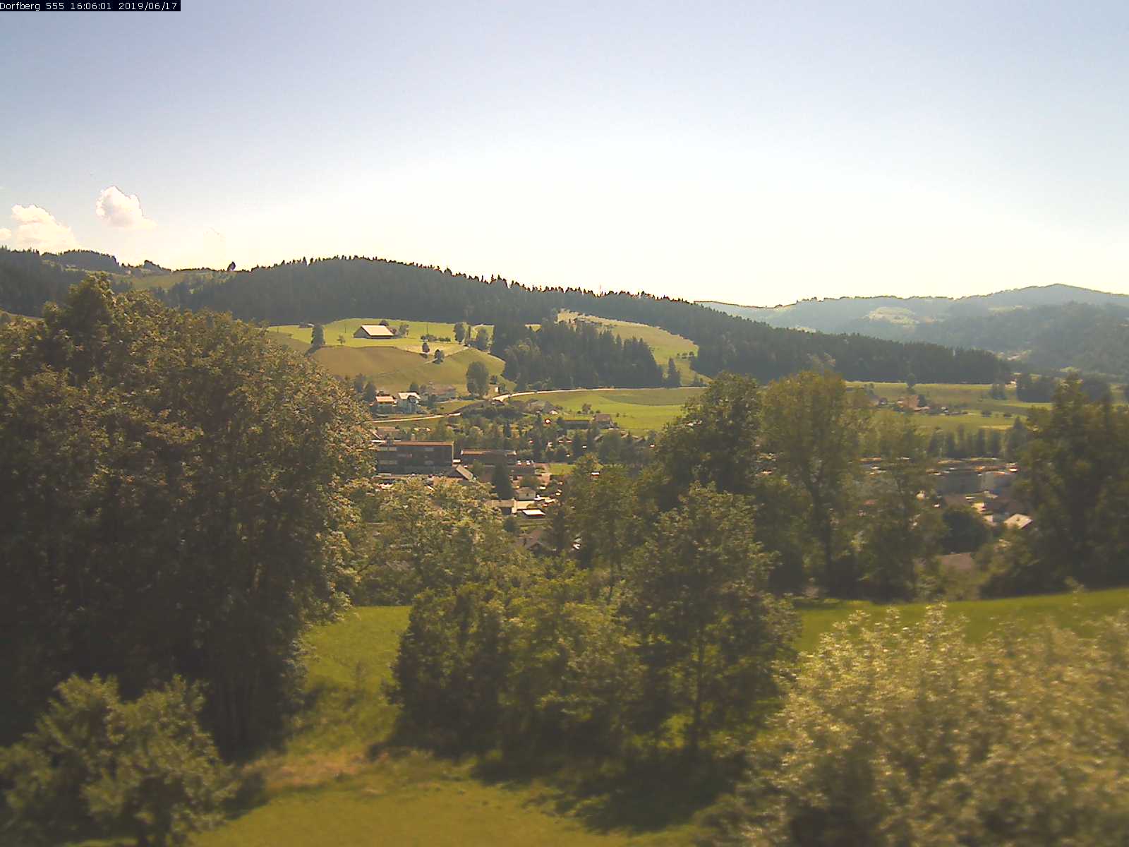 Webcam-Bild: Aussicht vom Dorfberg in Langnau 20190617-160601