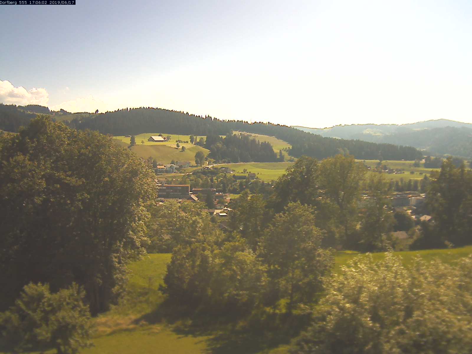 Webcam-Bild: Aussicht vom Dorfberg in Langnau 20190617-170601