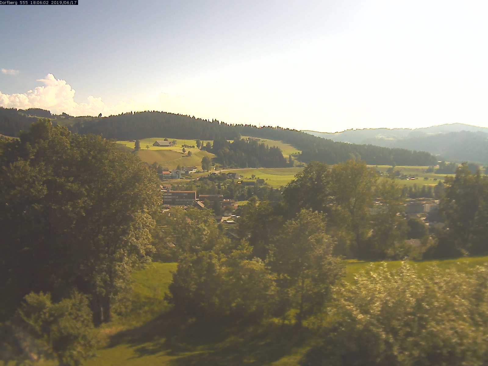 Webcam-Bild: Aussicht vom Dorfberg in Langnau 20190617-180601