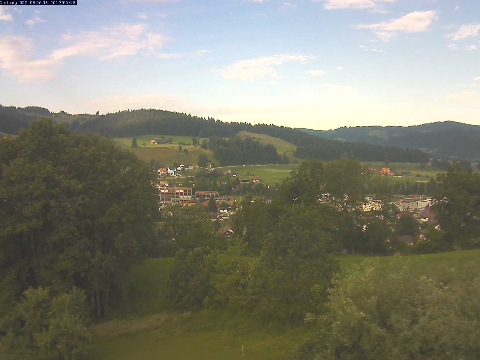 Webcam-Bild: Aussicht vom Dorfberg in Langnau 20190618-080601
