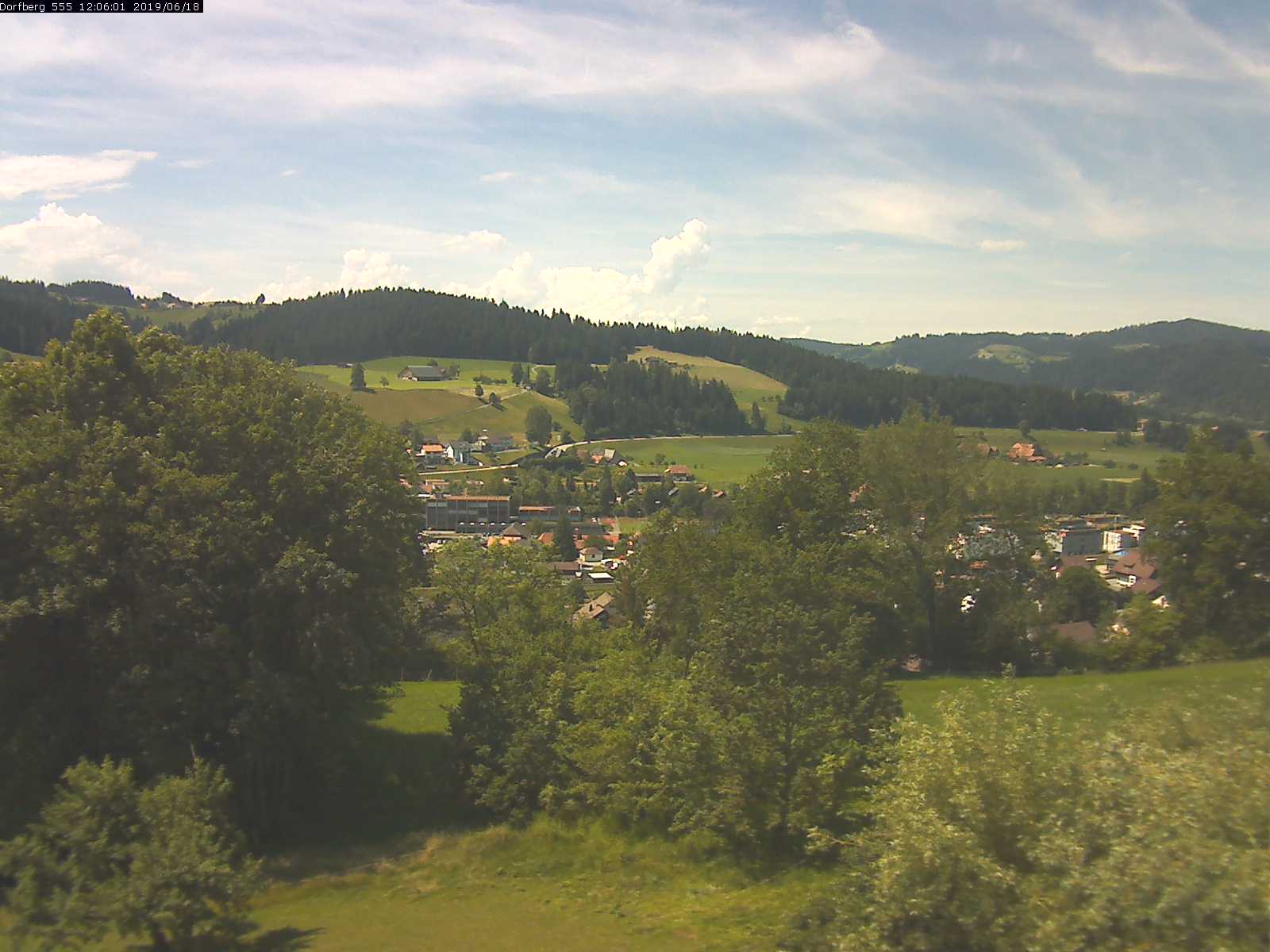 Webcam-Bild: Aussicht vom Dorfberg in Langnau 20190618-120601