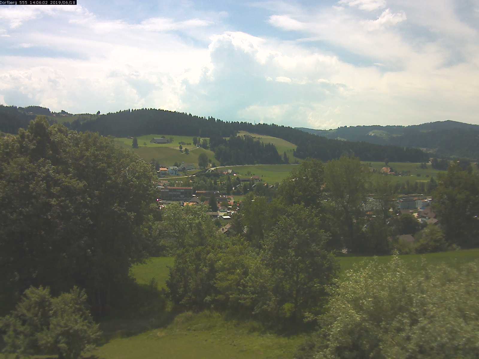 Webcam-Bild: Aussicht vom Dorfberg in Langnau 20190618-140601