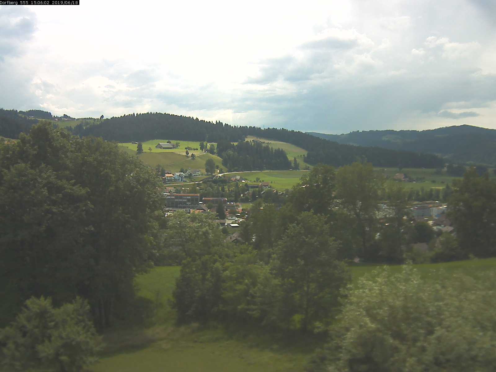 Webcam-Bild: Aussicht vom Dorfberg in Langnau 20190618-150601