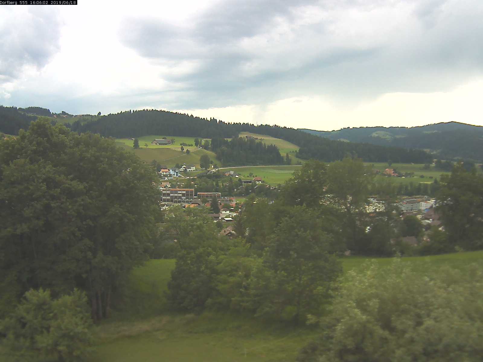 Webcam-Bild: Aussicht vom Dorfberg in Langnau 20190618-160601