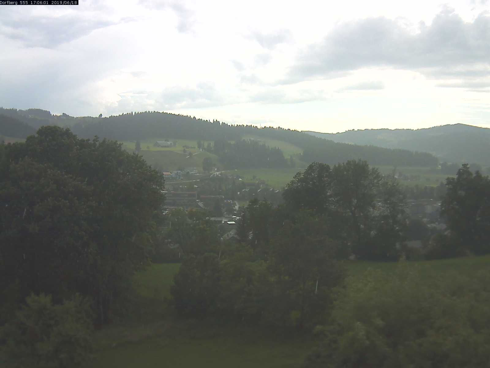Webcam-Bild: Aussicht vom Dorfberg in Langnau 20190618-170601