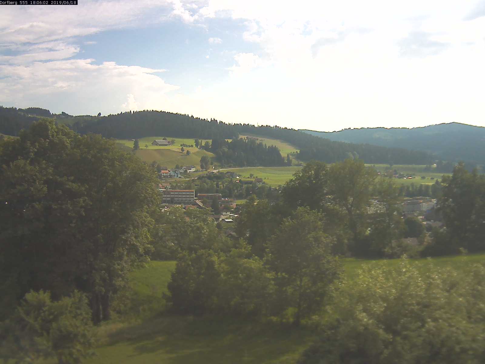 Webcam-Bild: Aussicht vom Dorfberg in Langnau 20190618-180601