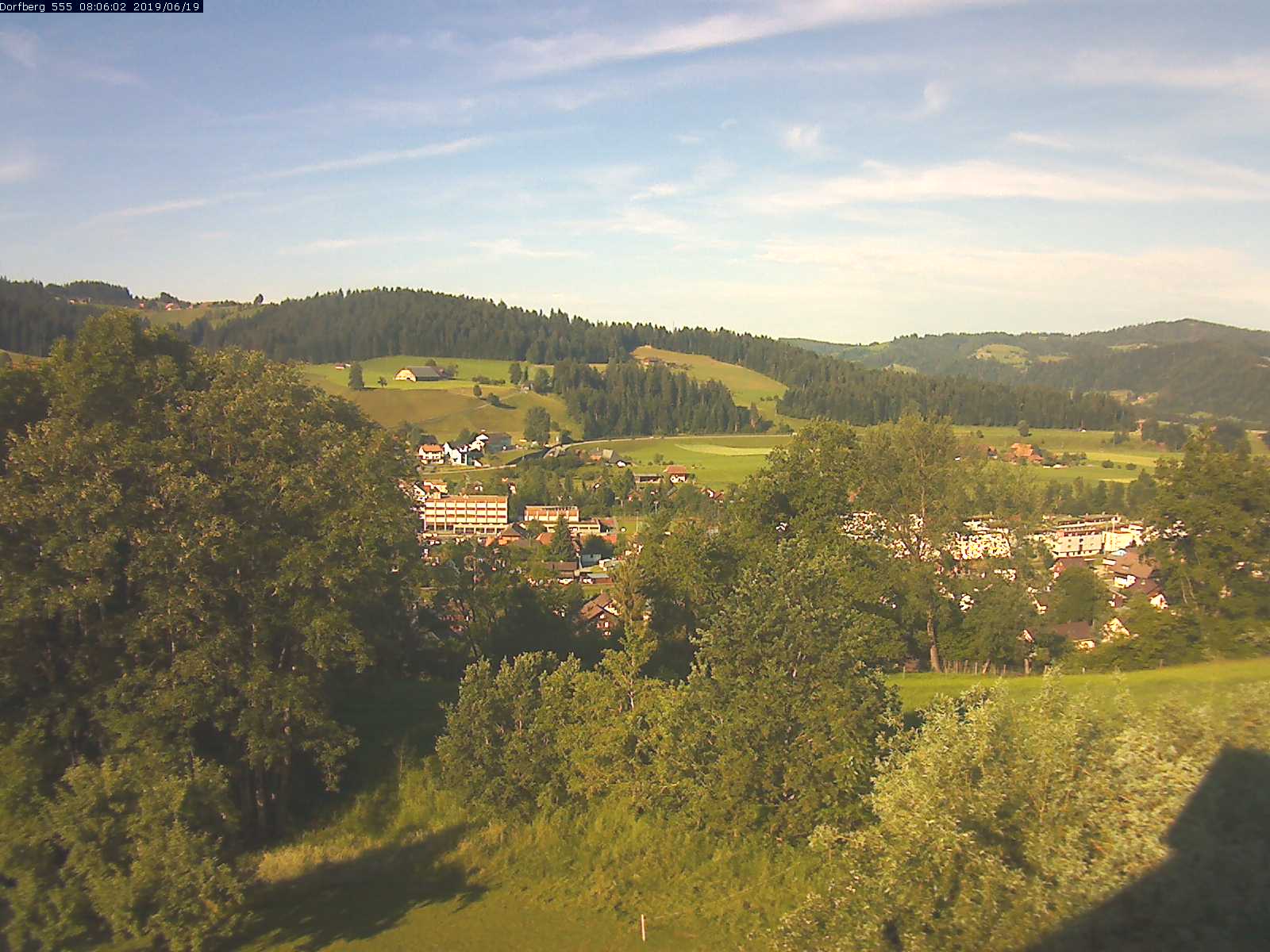 Webcam-Bild: Aussicht vom Dorfberg in Langnau 20190619-080601