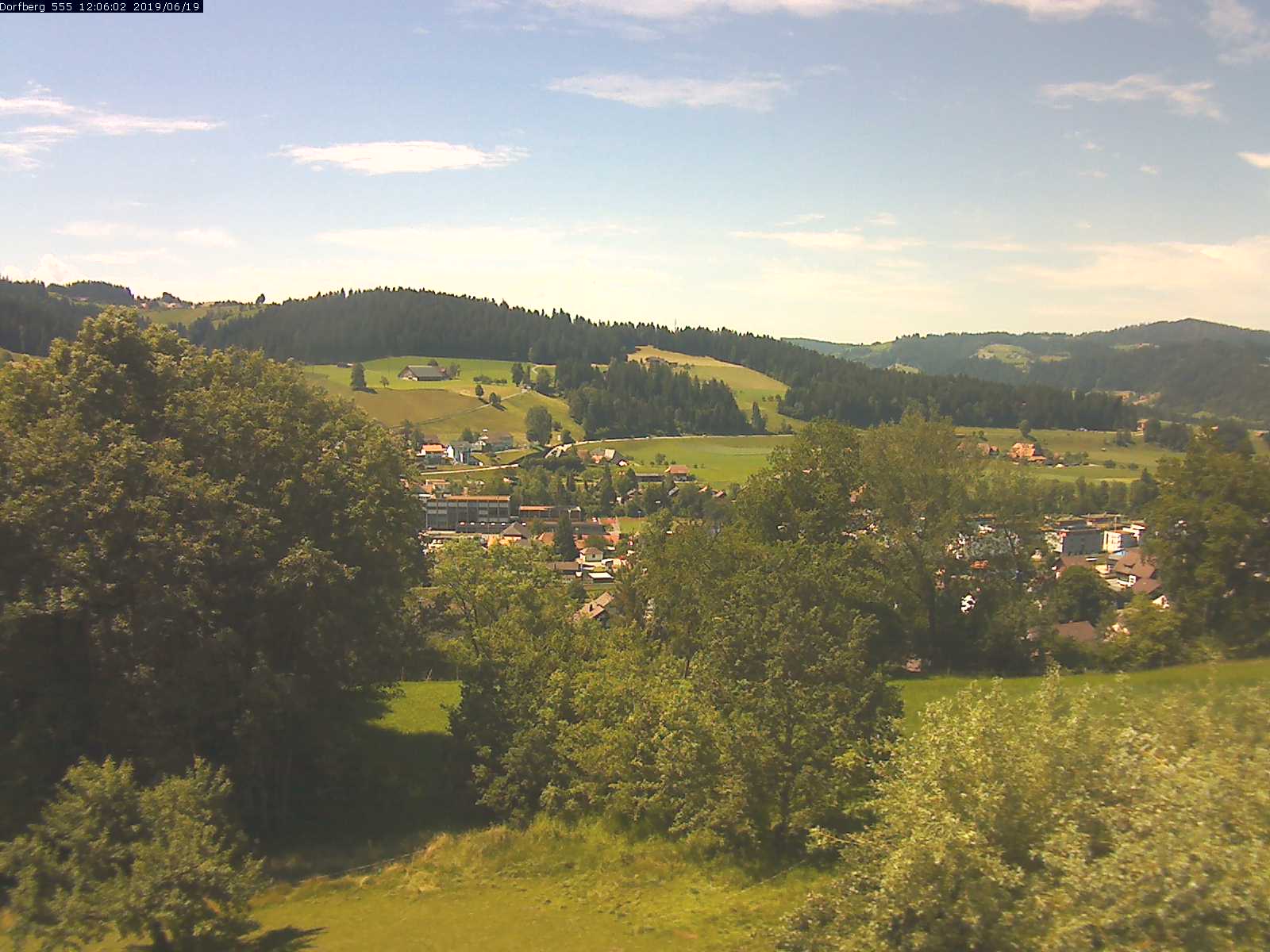 Webcam-Bild: Aussicht vom Dorfberg in Langnau 20190619-120601
