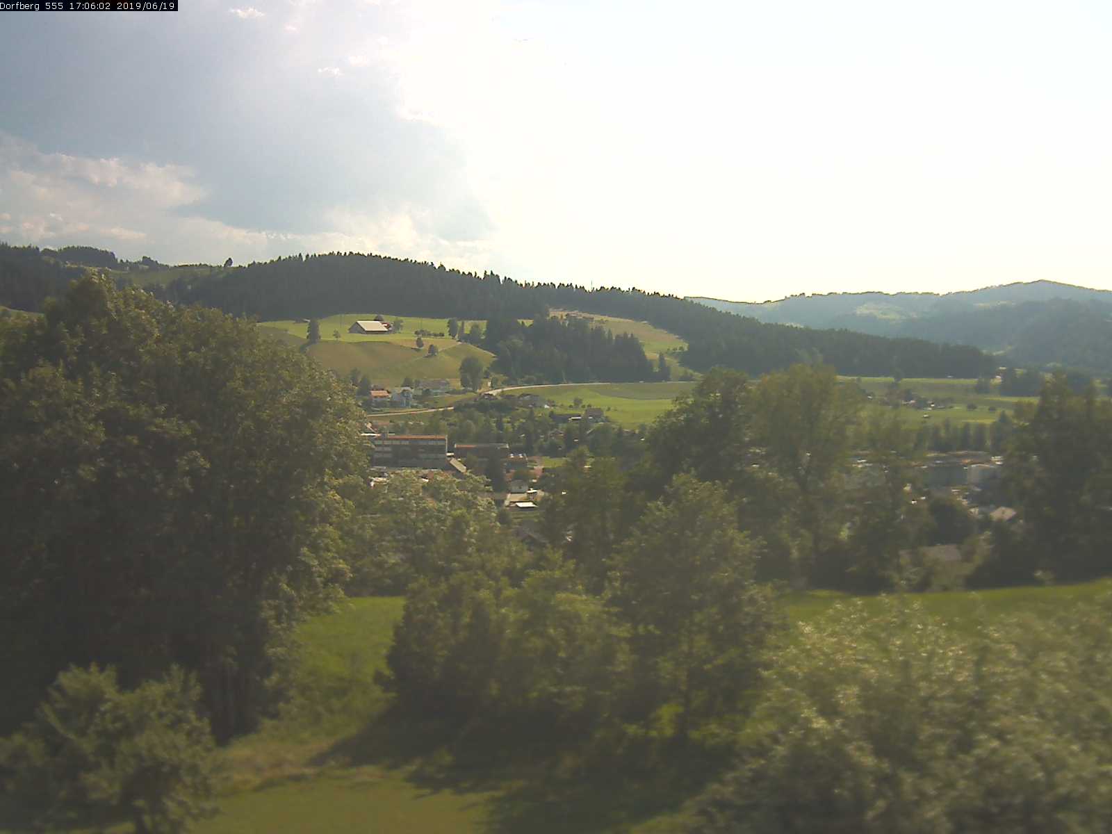 Webcam-Bild: Aussicht vom Dorfberg in Langnau 20190619-170601