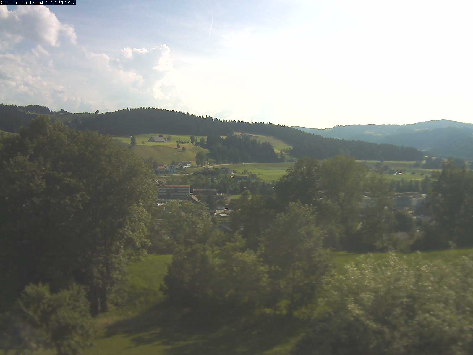 Webcam-Bild: Aussicht vom Dorfberg in Langnau 20190619-180601