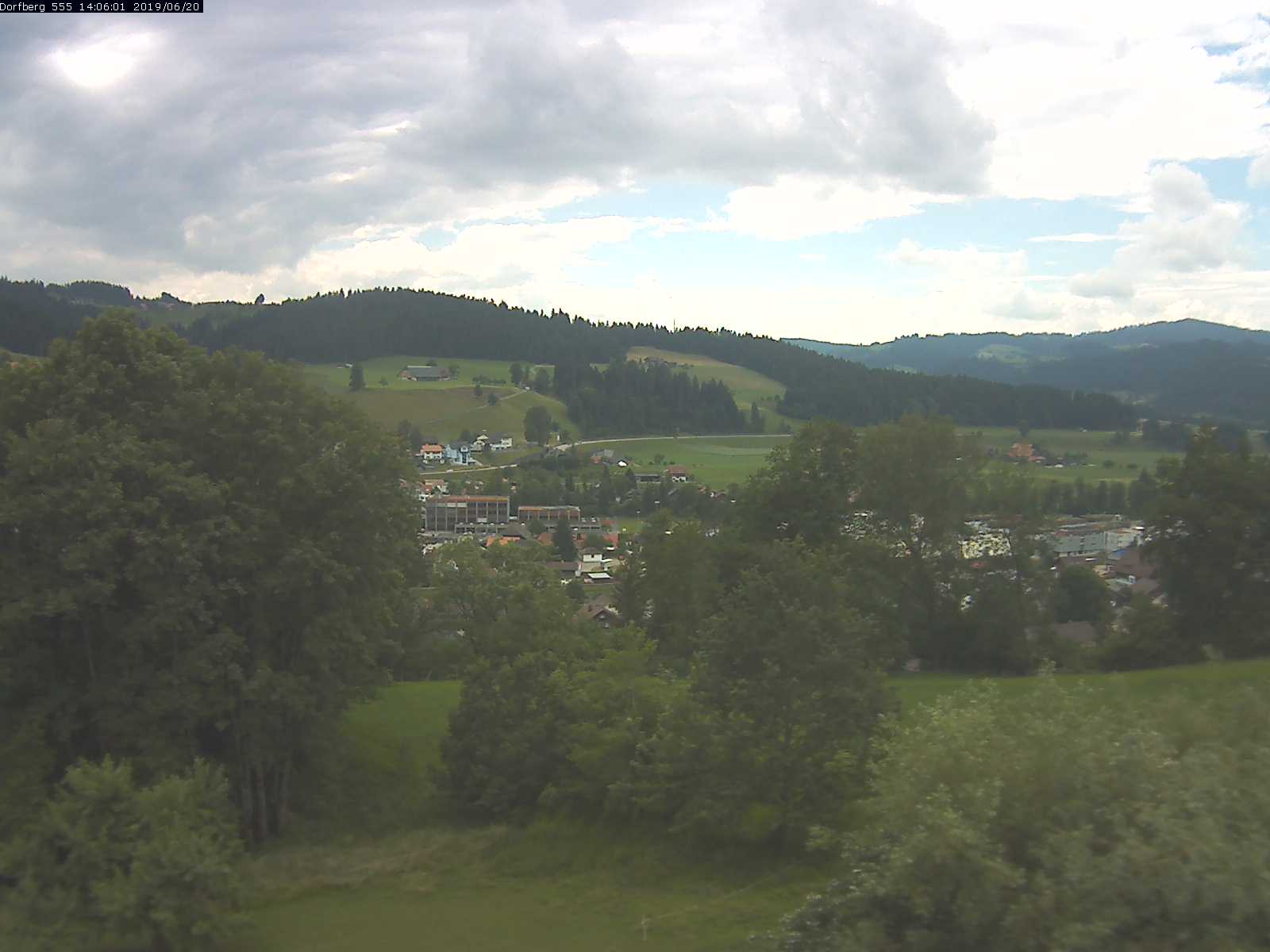 Webcam-Bild: Aussicht vom Dorfberg in Langnau 20190620-140601
