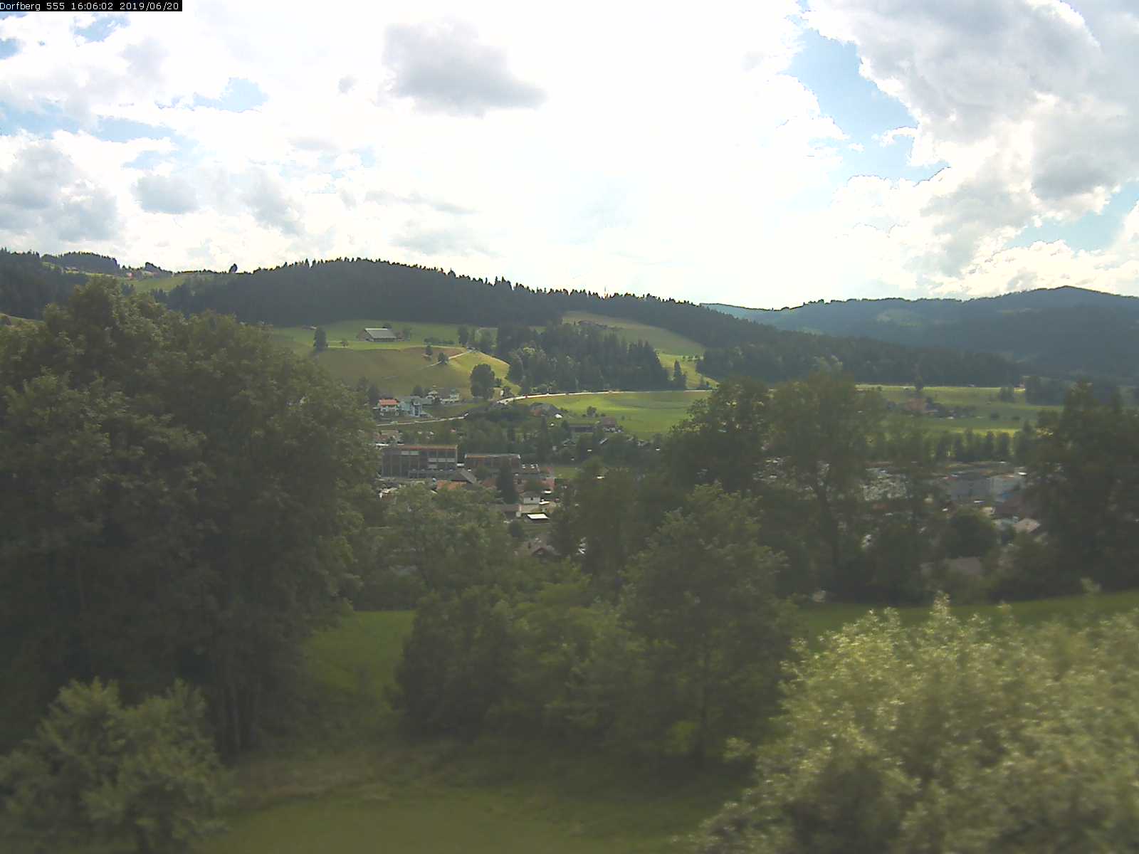 Webcam-Bild: Aussicht vom Dorfberg in Langnau 20190620-160601