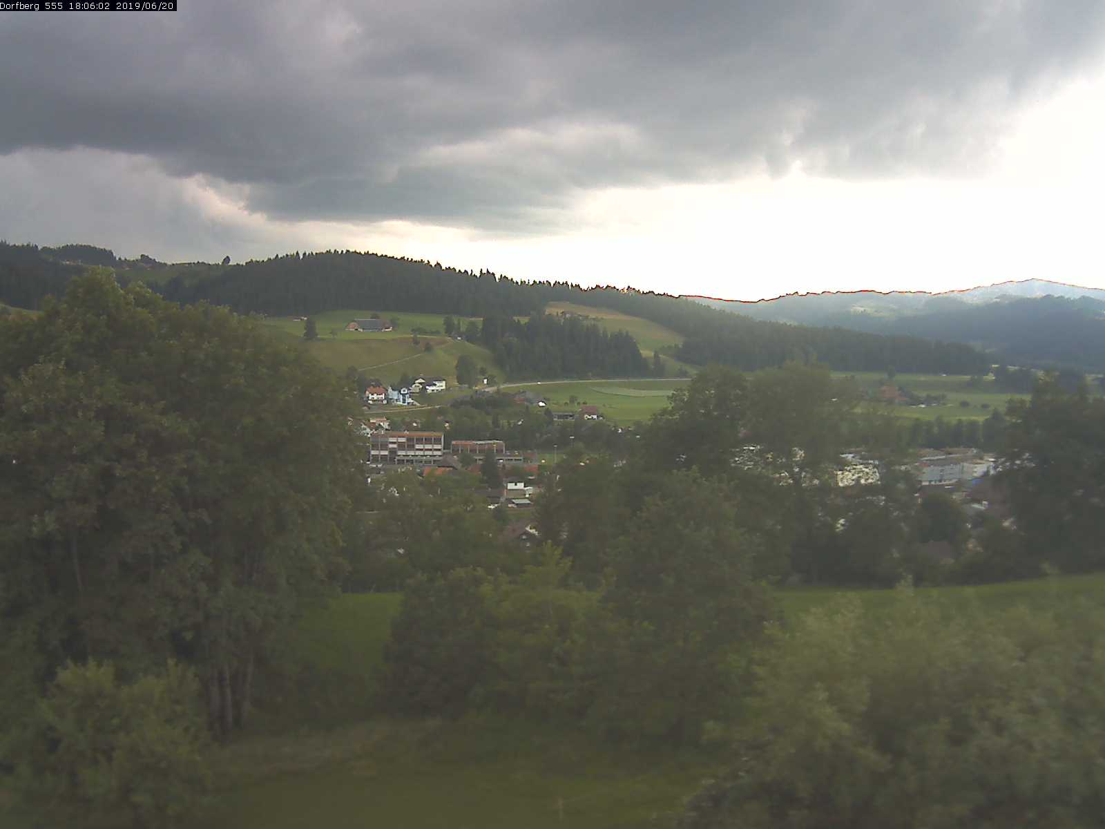 Webcam-Bild: Aussicht vom Dorfberg in Langnau 20190620-180601
