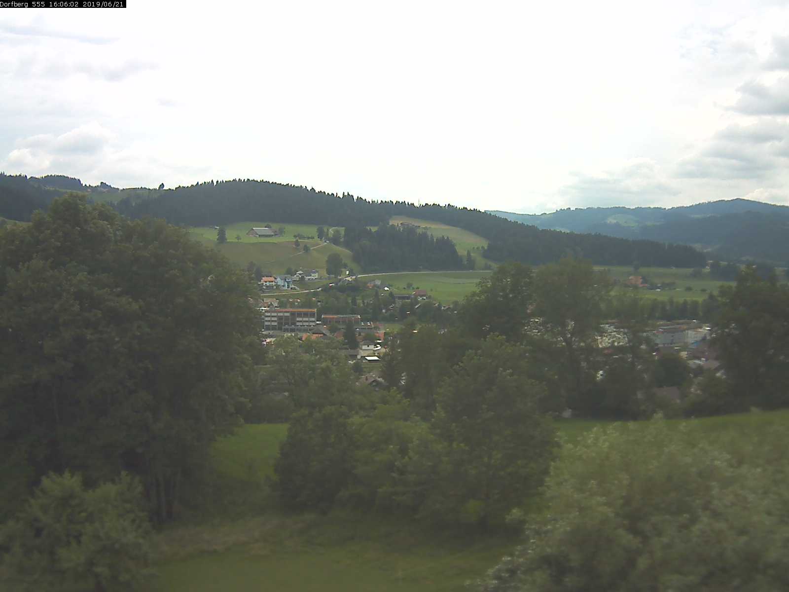 Webcam-Bild: Aussicht vom Dorfberg in Langnau 20190621-160601