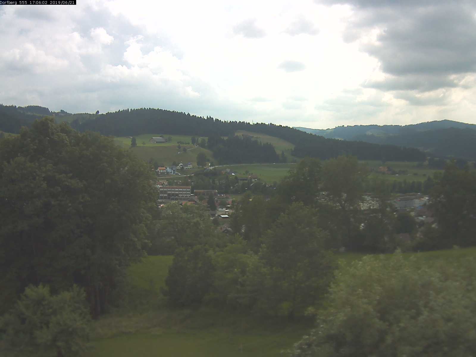 Webcam-Bild: Aussicht vom Dorfberg in Langnau 20190621-170601