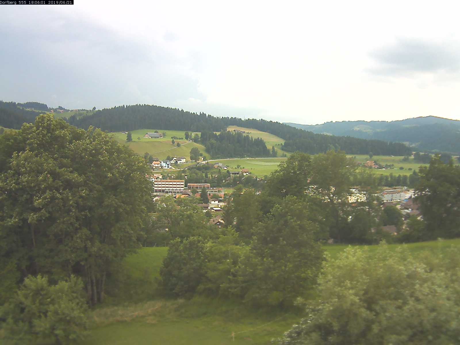 Webcam-Bild: Aussicht vom Dorfberg in Langnau 20190621-180601