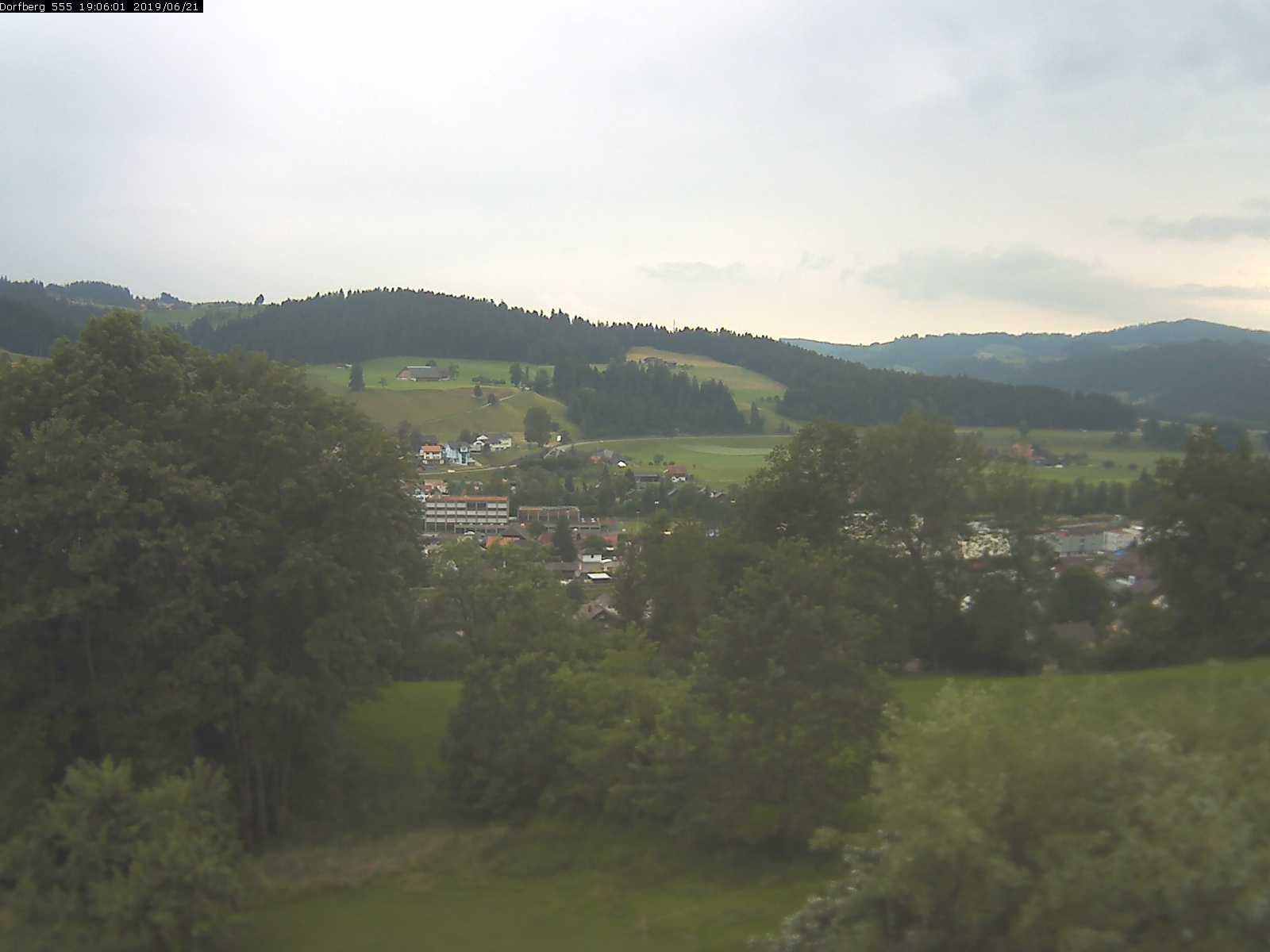 Webcam-Bild: Aussicht vom Dorfberg in Langnau 20190621-190601