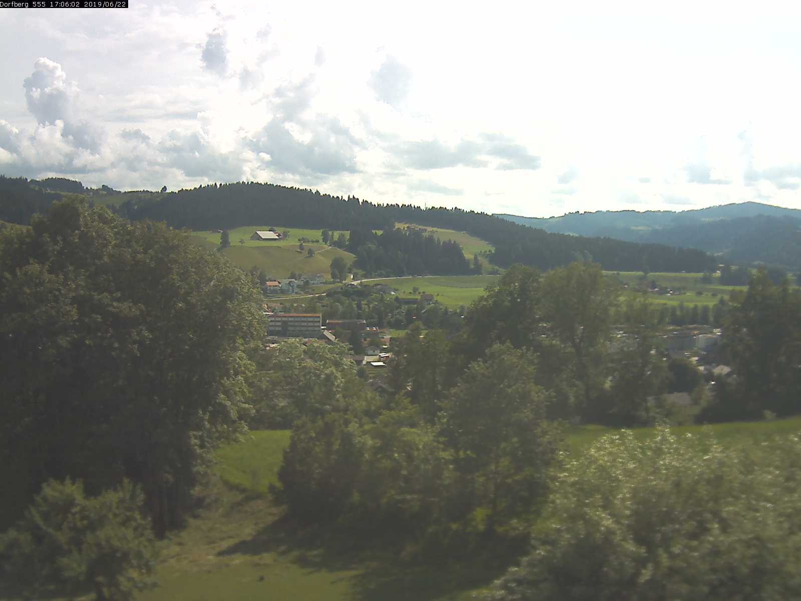 Webcam-Bild: Aussicht vom Dorfberg in Langnau 20190622-170601