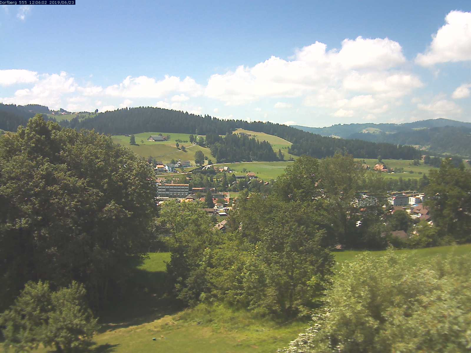 Webcam-Bild: Aussicht vom Dorfberg in Langnau 20190623-120601