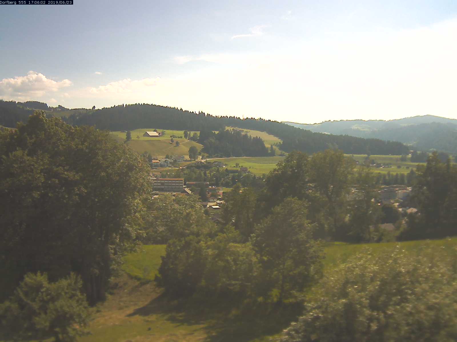 Webcam-Bild: Aussicht vom Dorfberg in Langnau 20190623-170601
