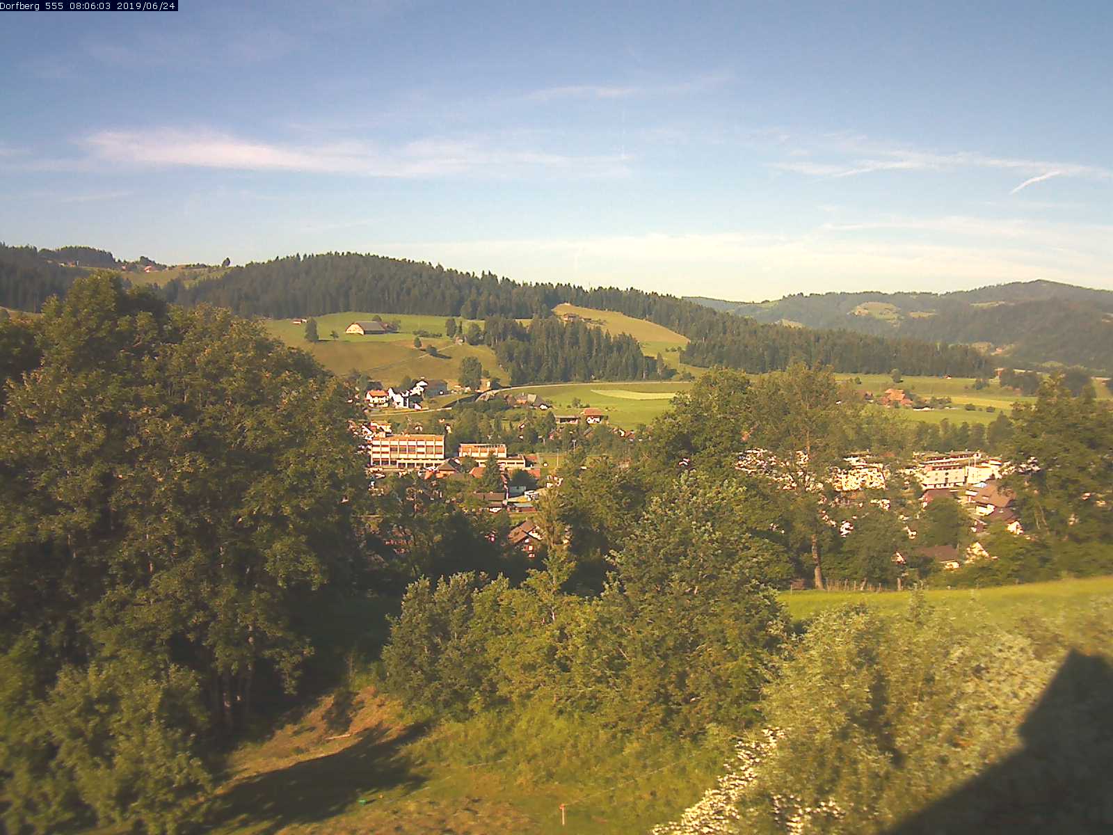 Webcam-Bild: Aussicht vom Dorfberg in Langnau 20190624-080601