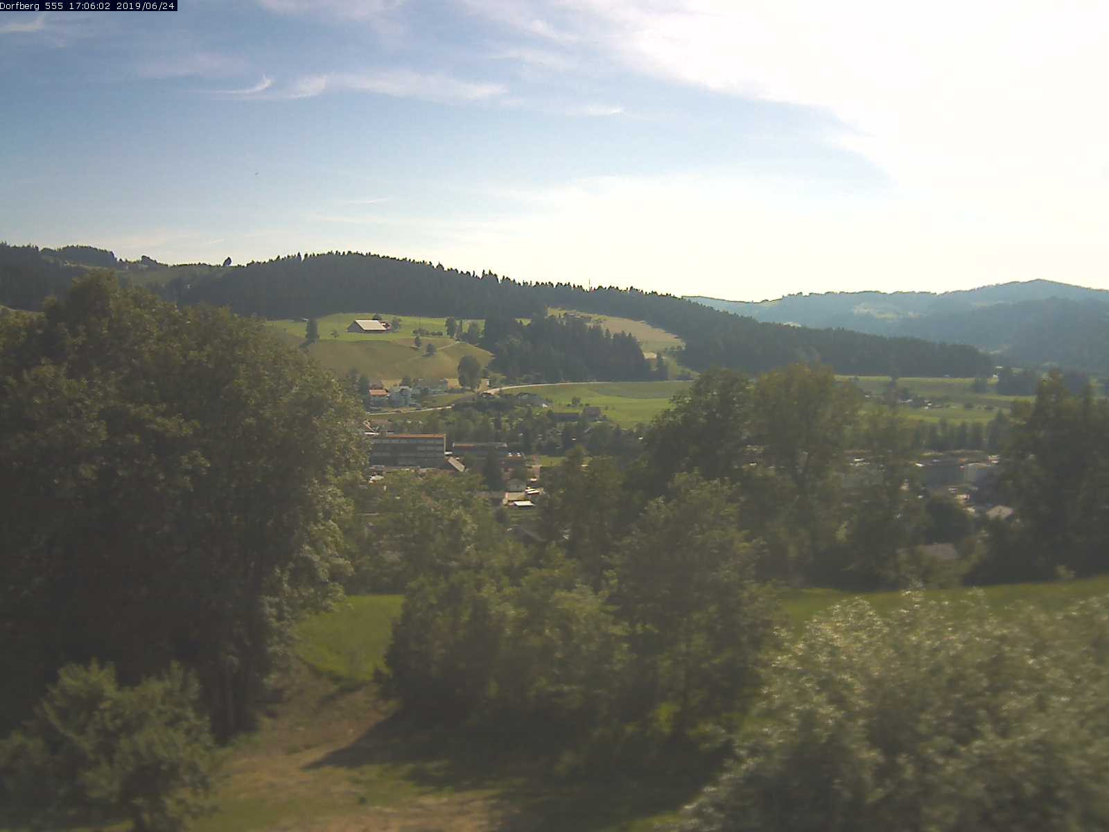 Webcam-Bild: Aussicht vom Dorfberg in Langnau 20190624-170601