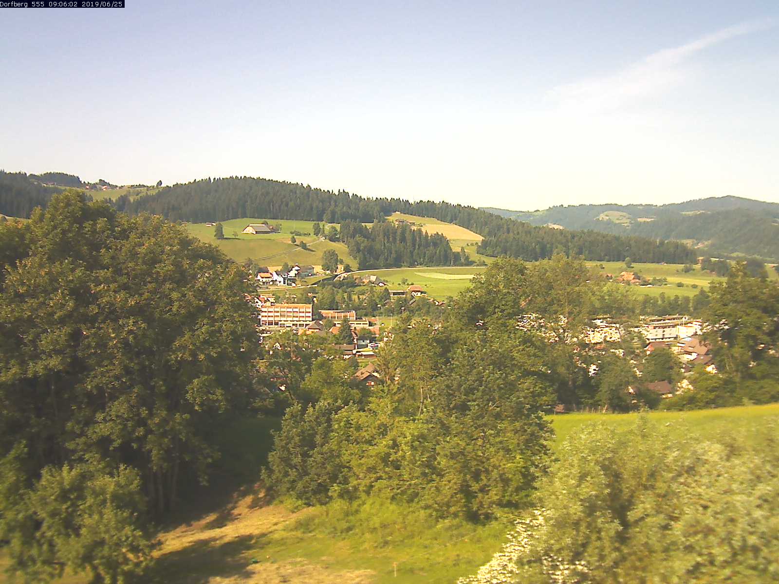 Webcam-Bild: Aussicht vom Dorfberg in Langnau 20190625-090602