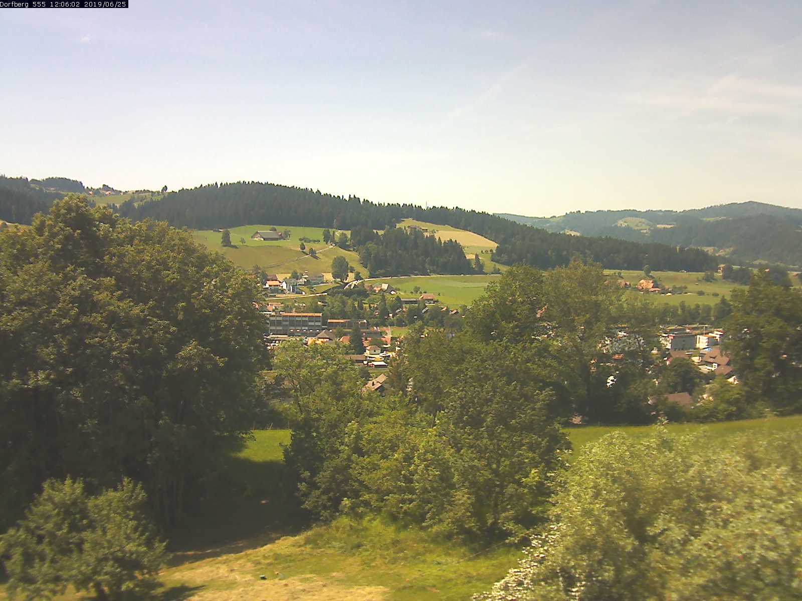 Webcam-Bild: Aussicht vom Dorfberg in Langnau 20190625-120601
