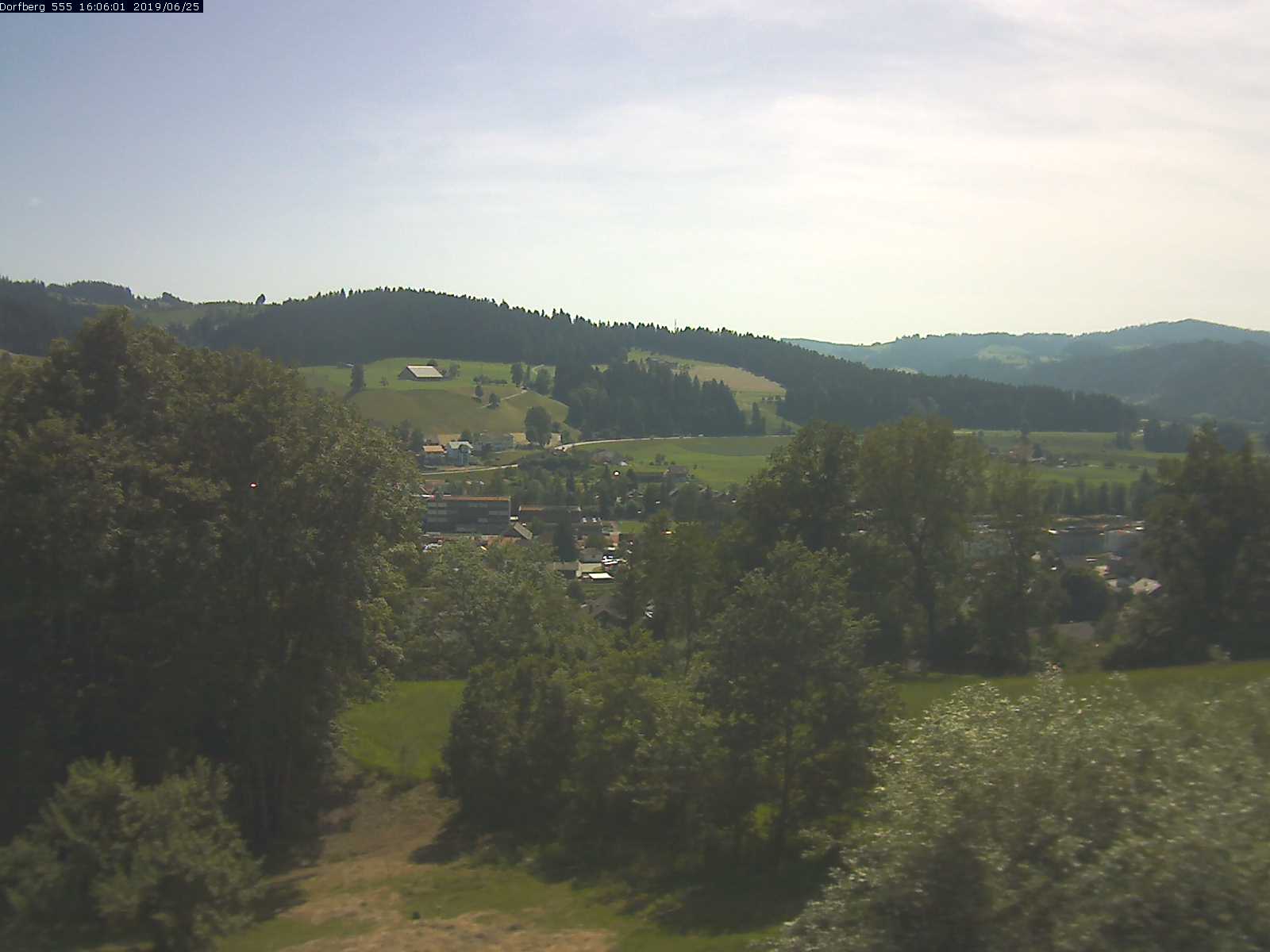 Webcam-Bild: Aussicht vom Dorfberg in Langnau 20190625-160601