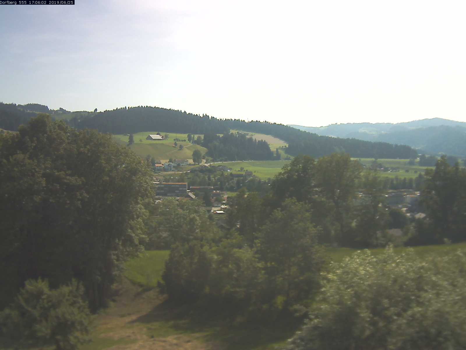 Webcam-Bild: Aussicht vom Dorfberg in Langnau 20190625-170601