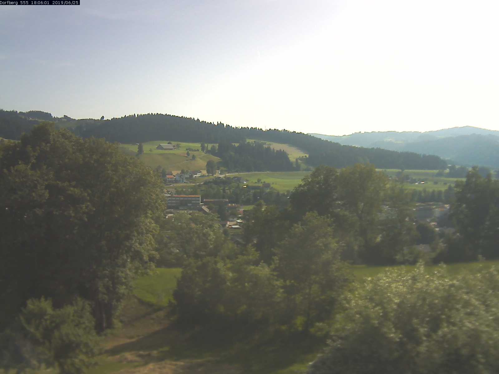 Webcam-Bild: Aussicht vom Dorfberg in Langnau 20190625-180601